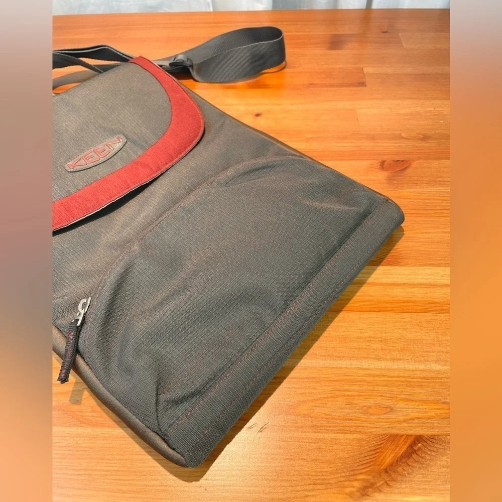 Keen Hybrid Transport Laptop Crossbody Bag Commuting Travel Adjustable Office